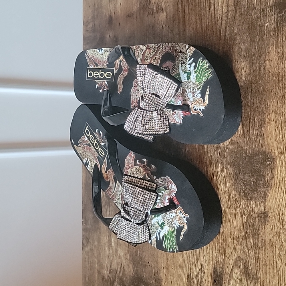 Bebe asian dragon print black sandals with stud bow